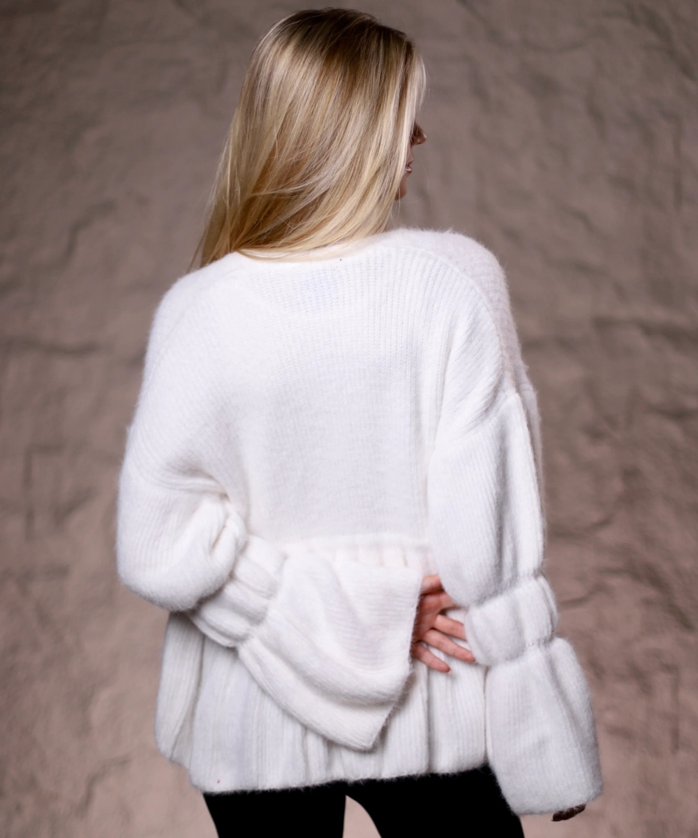 Mystique Cardigan In White