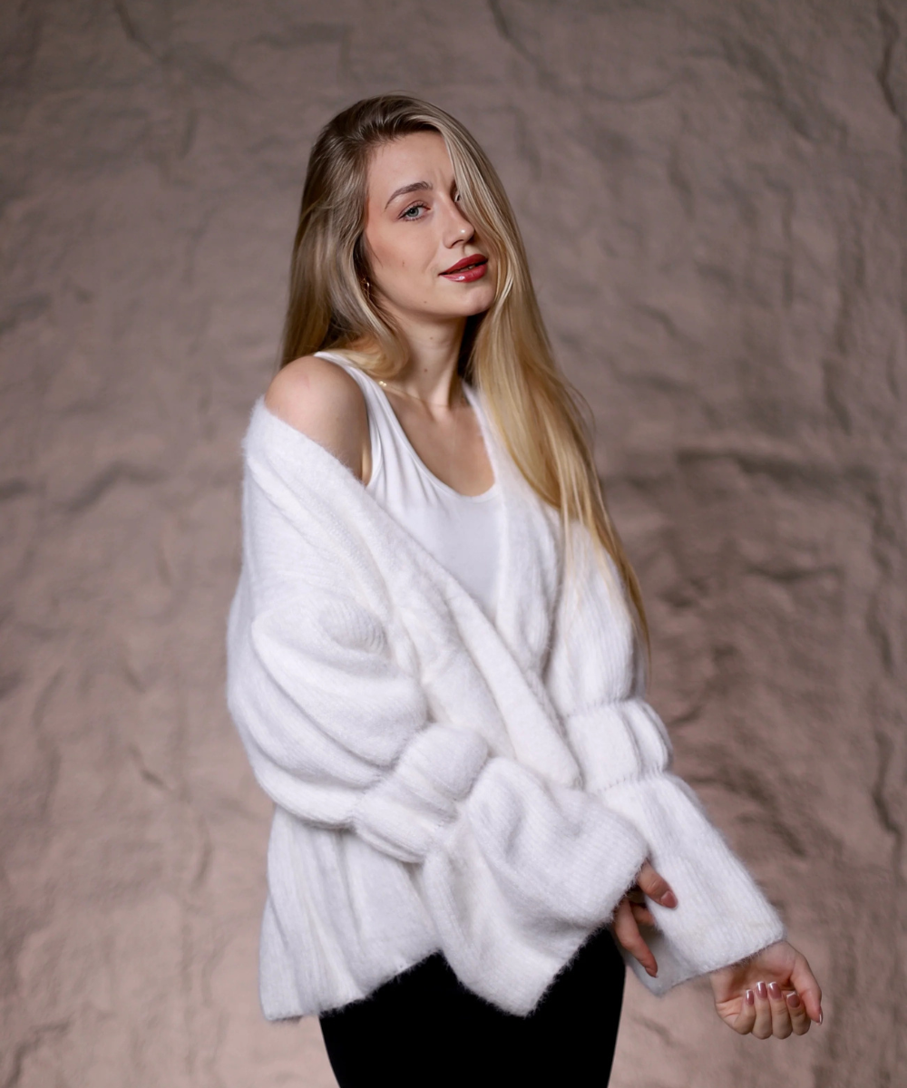 Mystique Cardigan In White